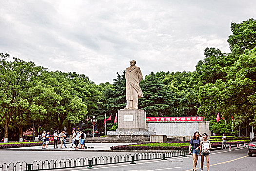 甘洛高考复读全封闭学校哪个好,高考250分能上复读学校么